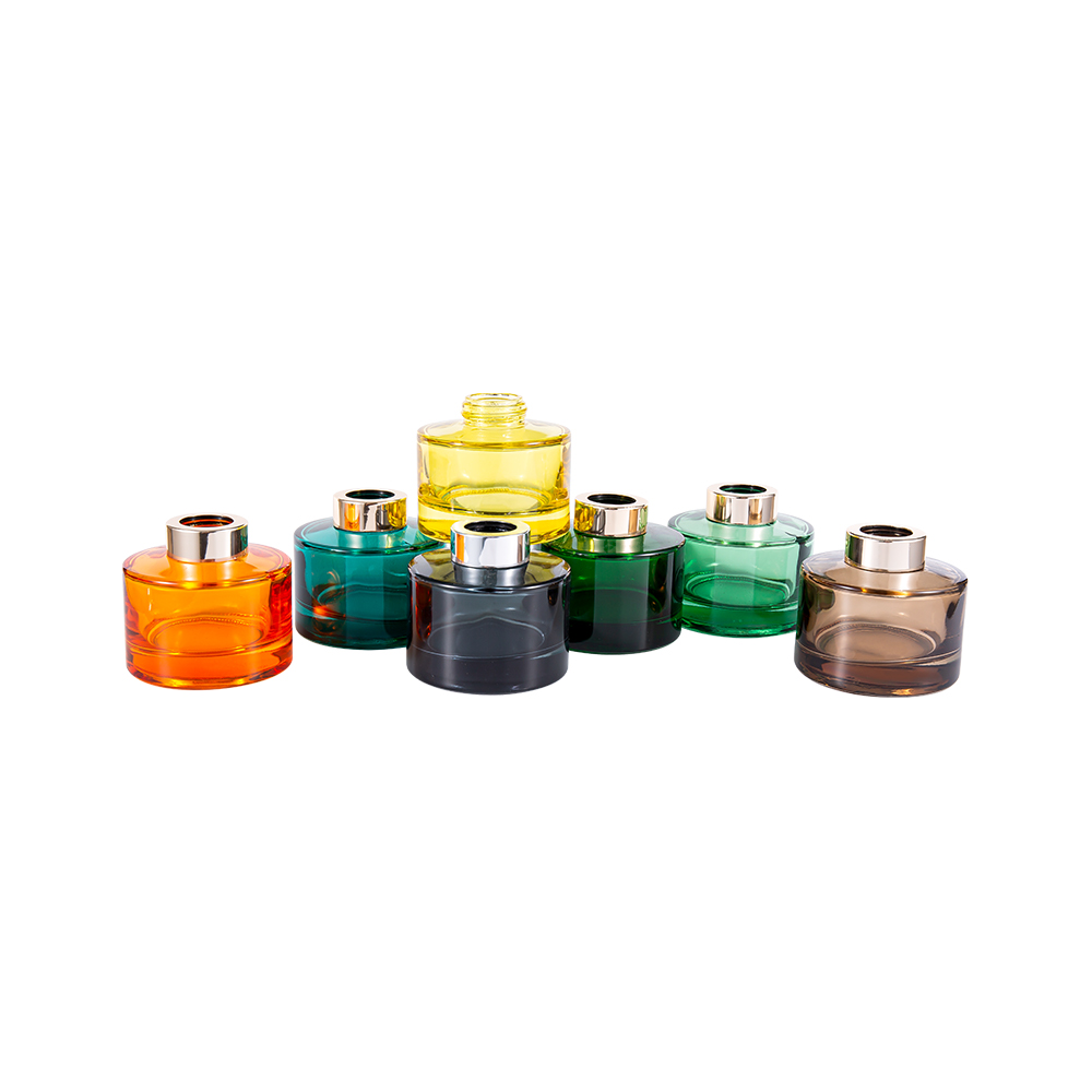 100 ml farvebelagt diffuserflaske med 28 mm stor UV aluminiumshætte